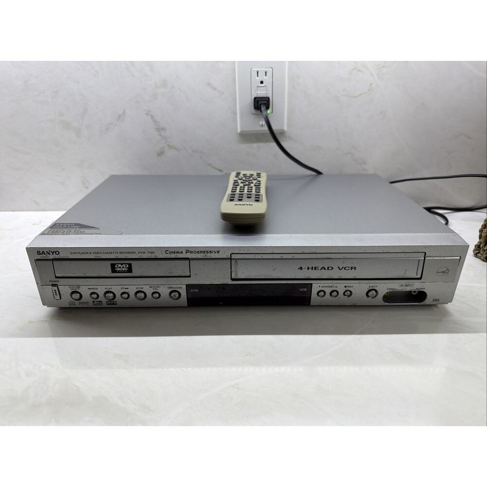 Sanyo DVW-7100 VHS DVD Combo Player 4-Head VCR Cinema Progressive w/ REMOTE